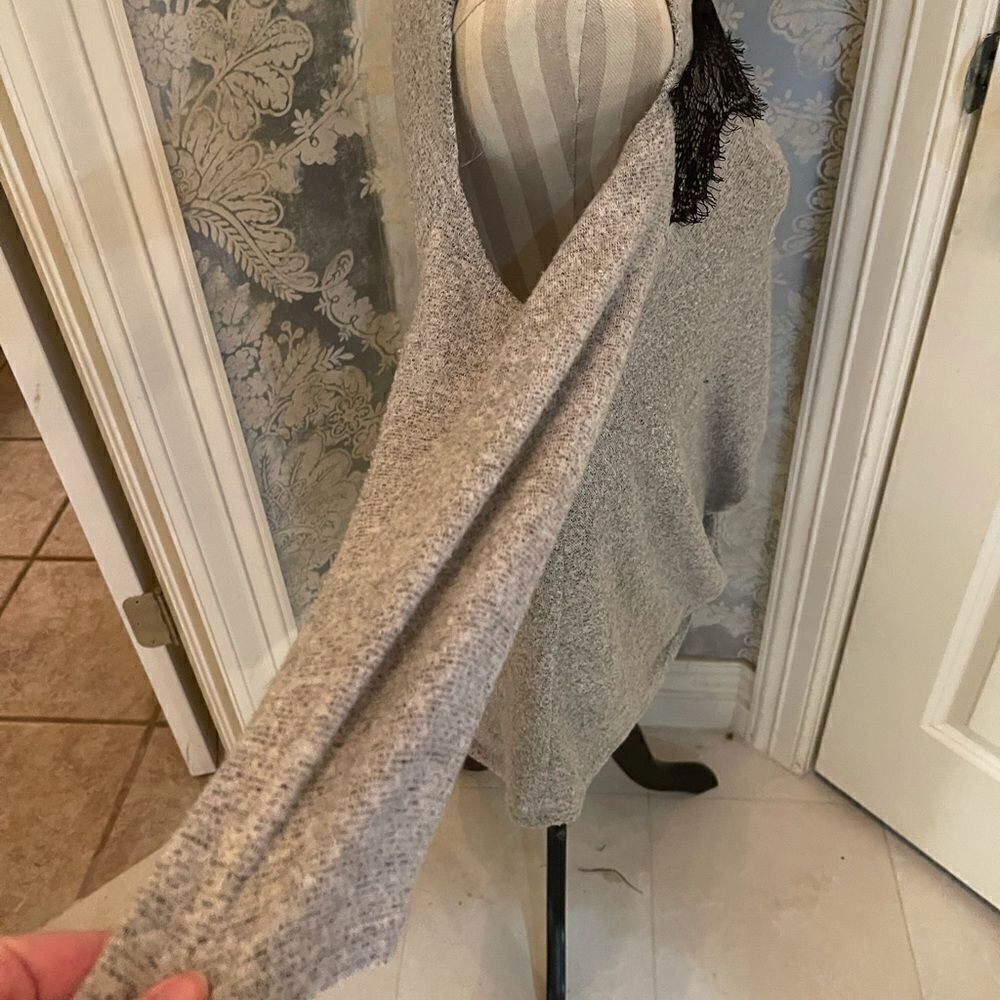 AWESOME KNIT Cold Shoulder Top! - Picture 2 of 16